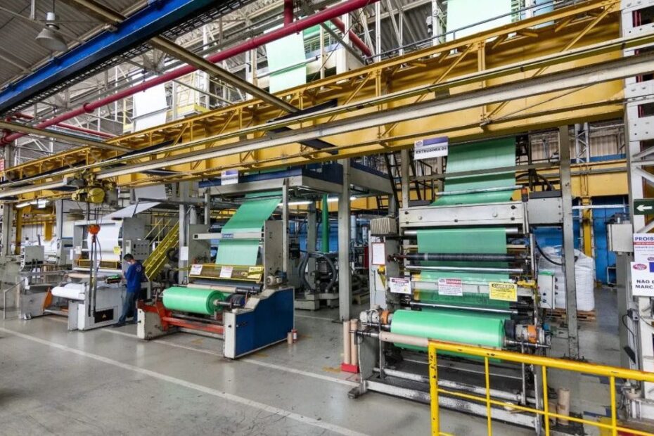 Gigante das embalagens adota escala 5x2 e abre 110 vagas de emprego