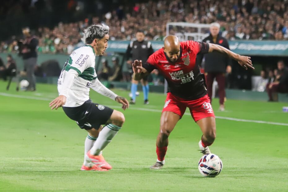 Athletico fora da 'Sula' e Coritiba rebaixado no Brasileirão? É o que diz a Inteligência Artificial