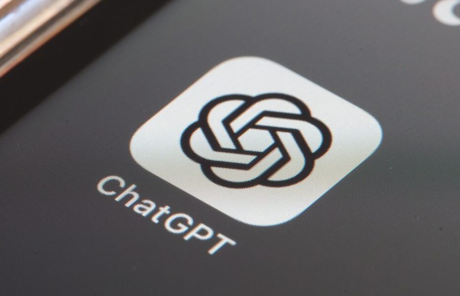 Virou a Siri? ChatGPT libera envio de áudio direto no chat e amplia disputa com Gemini