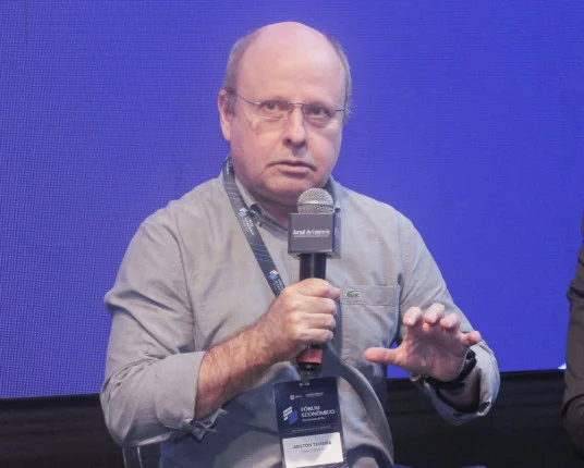 Inteligência Artificial atrasa transição energética devido à grande demanda por energia