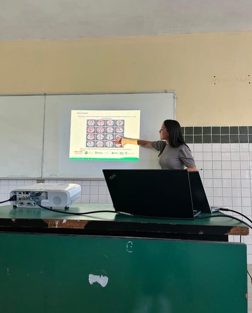 Estudante Amanda Correia apresenta pesquisa IA e Alzheimer no Enicit