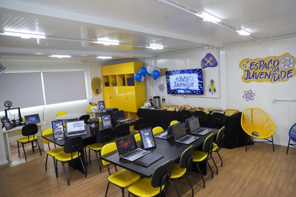 Espaços da Juventude abrem inscrições para cursos tecnológicos de janeiro de 2026 - Prefeitura da Cidade do Rio de Janeiro