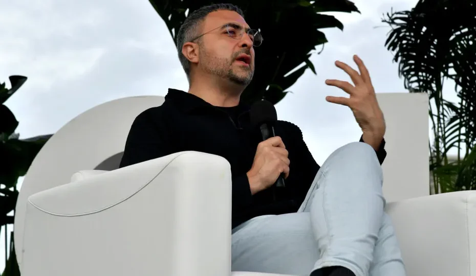 Líder de IA da Microsoft reconhece superioridade do Gemini da Google