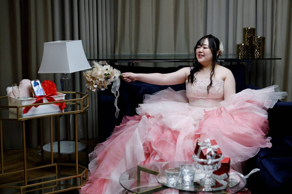 Conheça a mulher que se casou com persona do ChatGPT - 18/12/2025 - Tec