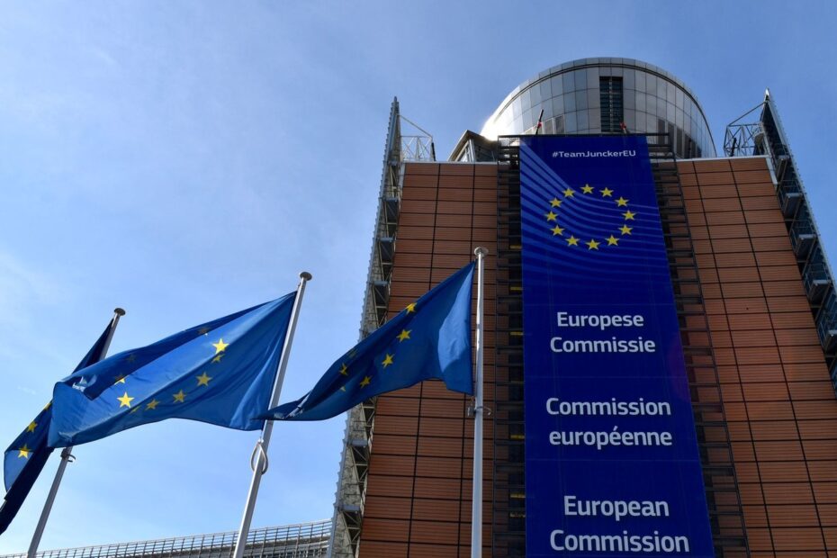 WhatsApp será investigado por proibir ChatGPT e outras IAs no app