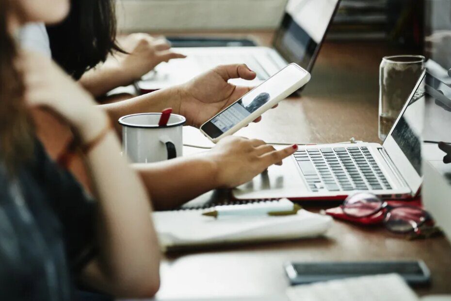 Como não se meter em problemas ao usar IA no trabalho