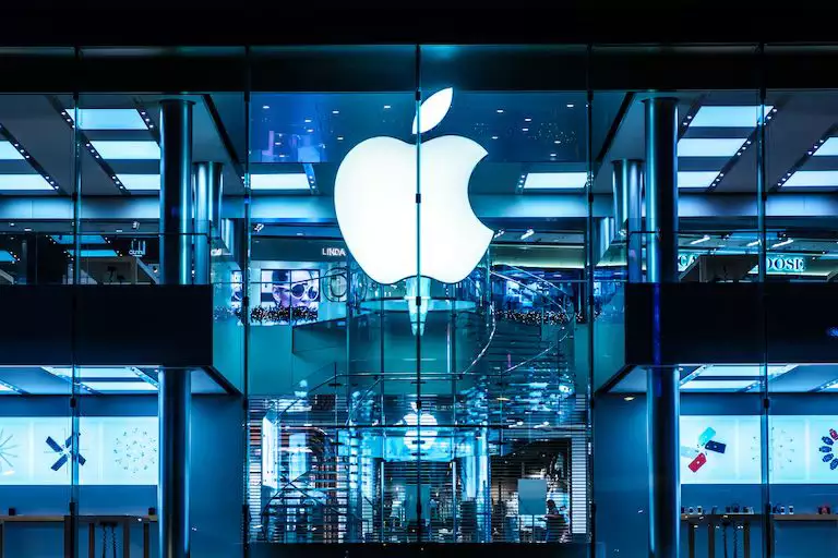 Apple desiste de criar sua pró­pria inteligência artificial e deci­de ali­men­tar a Siri com o Gemini