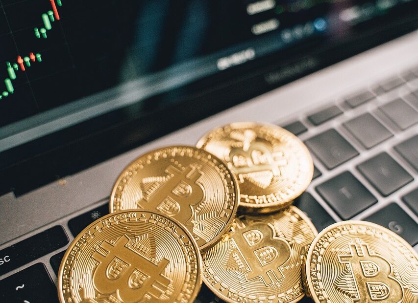 bitcoin avança e volta a ultrapassar US$ 90 mil