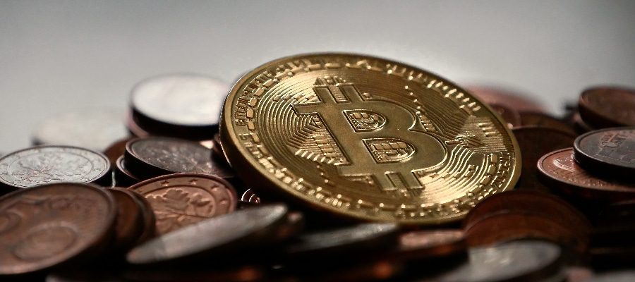 Cripto: Bitcoin volta a flertar com os US$ 90 mil no início de 2026