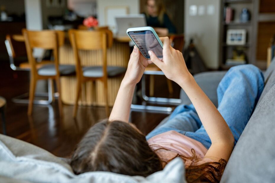 ChatGPT lança sistema de estimativa de idade para proteger adolescentes