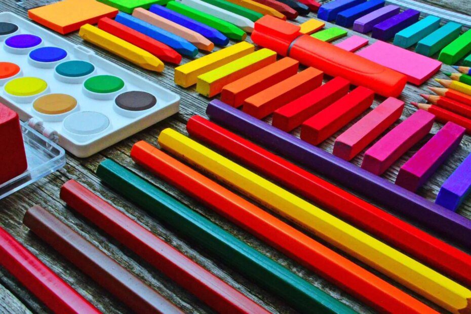 7 dicas para usar Inteligência Artificial e gastar menos com material escolar