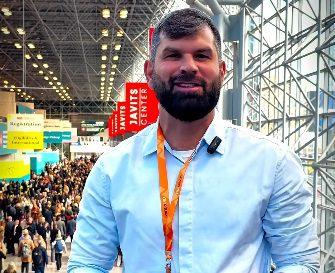 1º dia de NRF aponta: menos robôs, mais IA na gestão. Veja a análise de Fábio Queiróz - ASSERJ