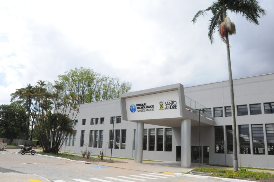 Curso Informática Administrativa com Inteligência Artificial é gratuito em S.André