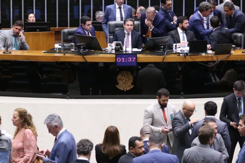 Em ano eleitoral, Câmara quer discutir combate ao crime, escala 6x1 e IA