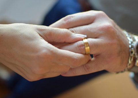 Justiça anula casamento após cerimônia conduzida com discurso do ChatGPT