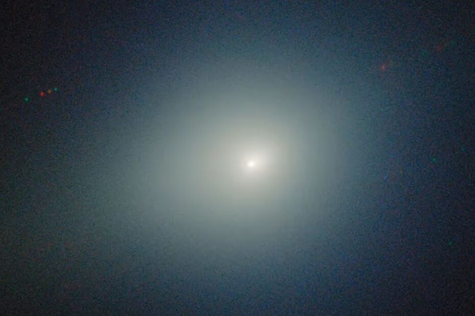 Novas imagens mostram raro cometa interestelar 3I/ATLAS a atravessar o Sistema Solar