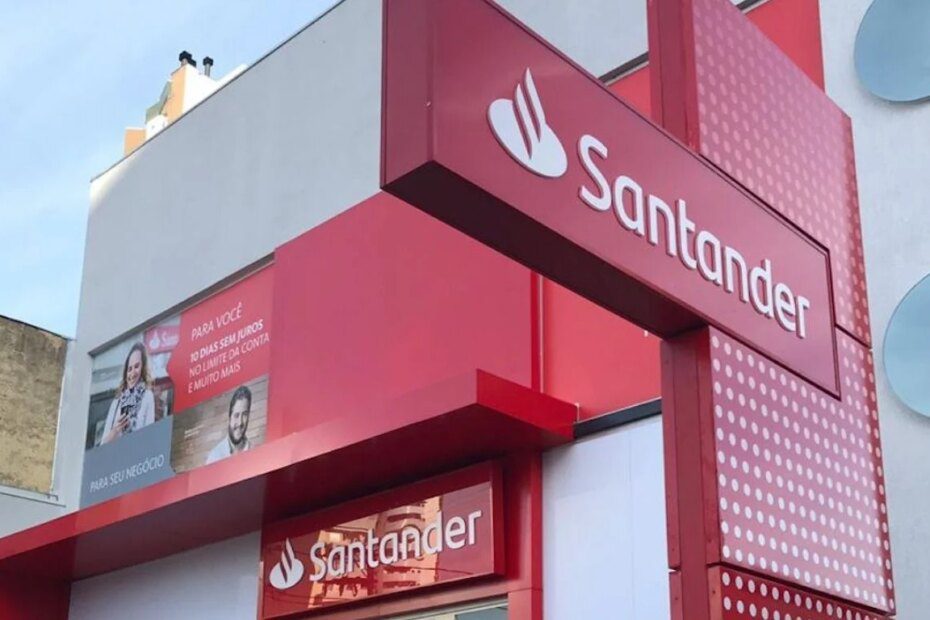 Os candidatos para as vagas no Santander devem ter graduação completa ou estar no último ano do curso, além de conhecimento em Pacote Office. Foto: Divulgação Santander