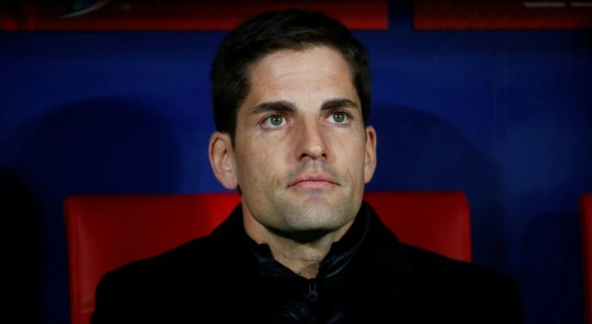 Treinador Robert Moreno sob críticas por alegada dependência do ChatGPT