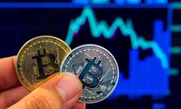 Bitcoin cai abaixo de US$ 72 mil em meio a ‘crise de fé’ no mercado