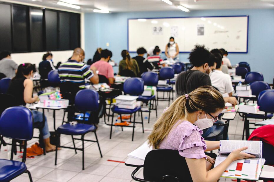 Concursos públicos abertos têm mais de duas mil vagas e salários de até R$ 13,2 mil