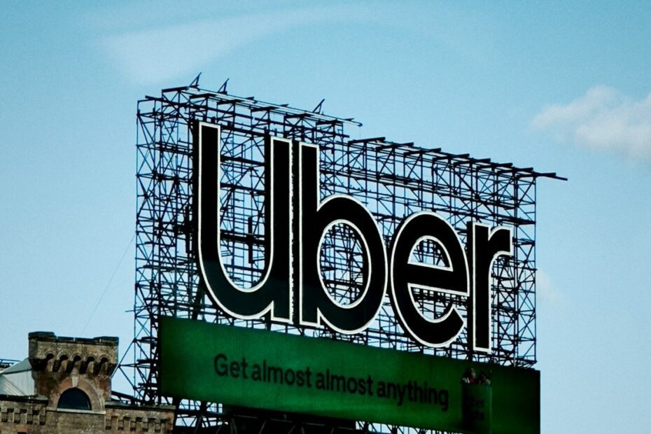 Engenheiros do Uber criam clone do CEO com IA para treinamento