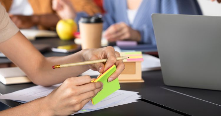 UFPR abre 150 vagas para especialização gratuita em Gestão Escolar para docentes que atuam na Educação Básica