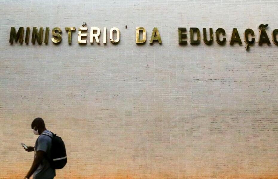 MEC recomenda veto à inteligência artificial na educação infantil e desaconselha reconhecimento facial nas escolas