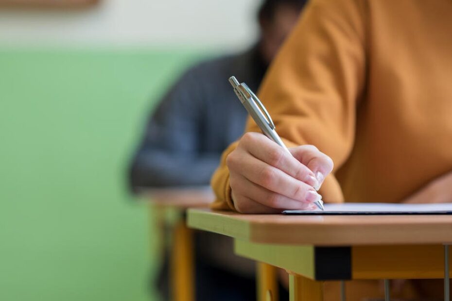 Salários de até R$ 13 mil: veja a lista de concursos públicos abertos no RS