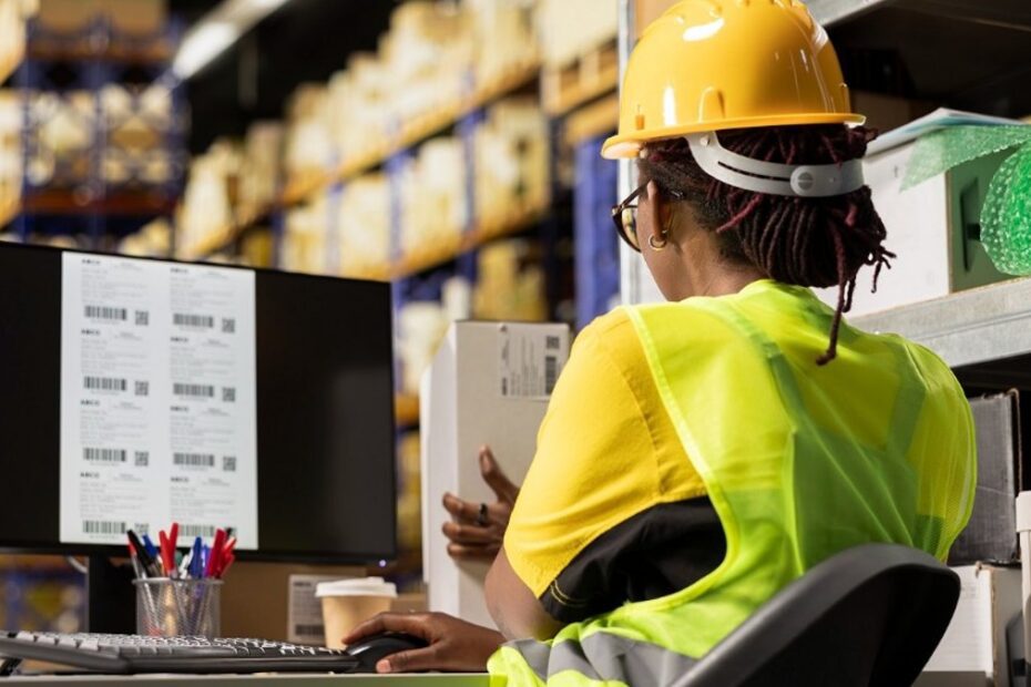 PAT divulga dezenas de vagas de emprego; funções com ensino fundamental lideram