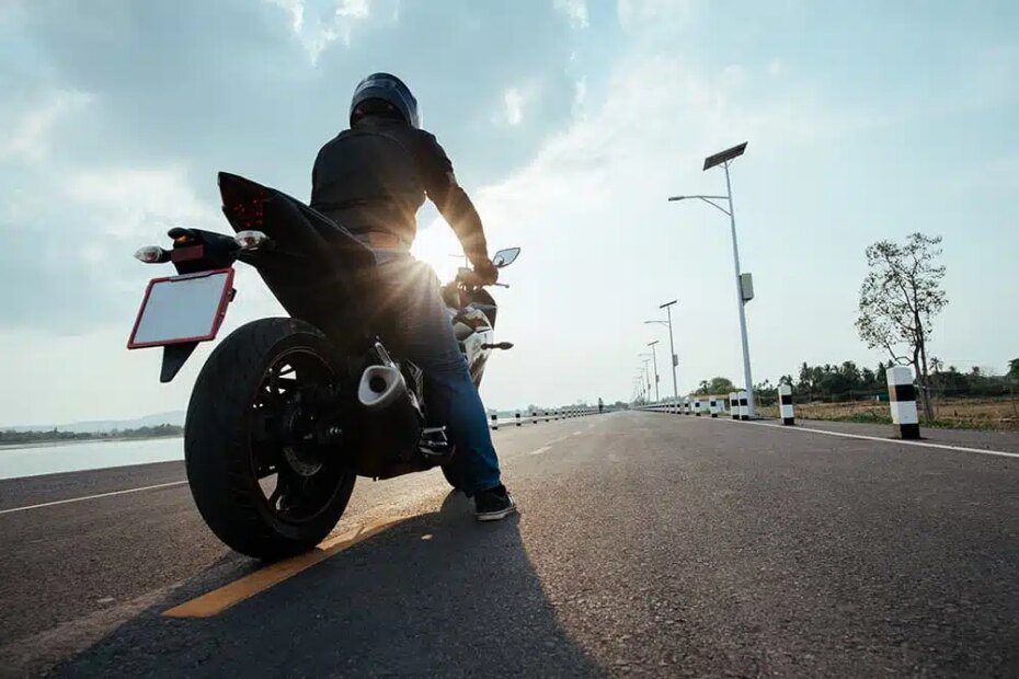 Conduzir veículo sem equipamento obrigatório (moto)