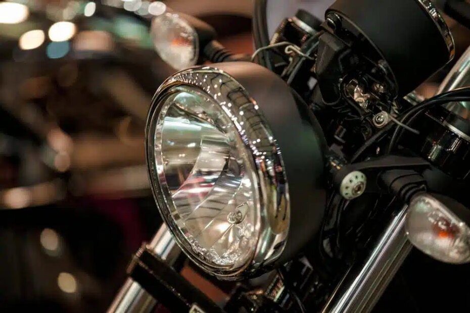 Farol quebrado dá multa?