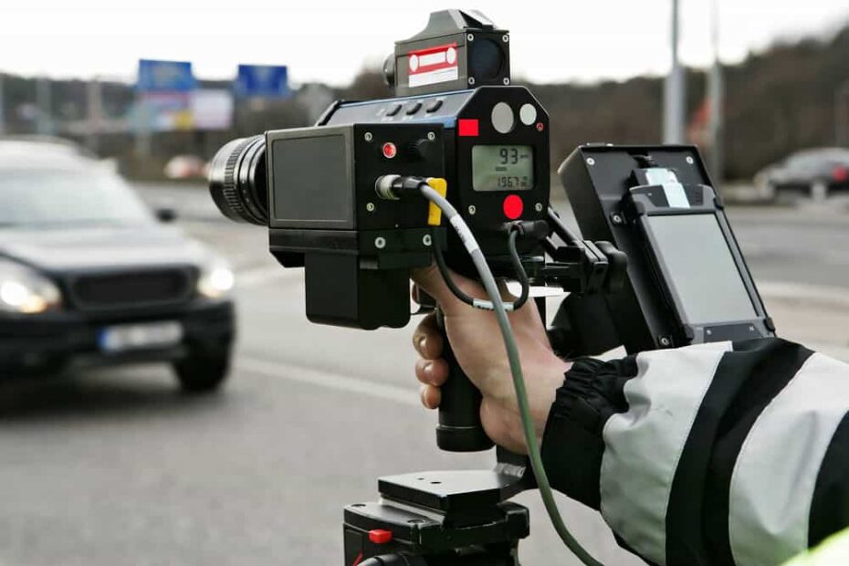 Multa de radar móvel cai na hora?