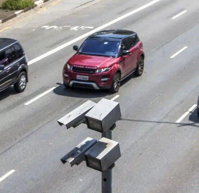 Multa gravíssima por excesso de velocidade perde a carteira?
