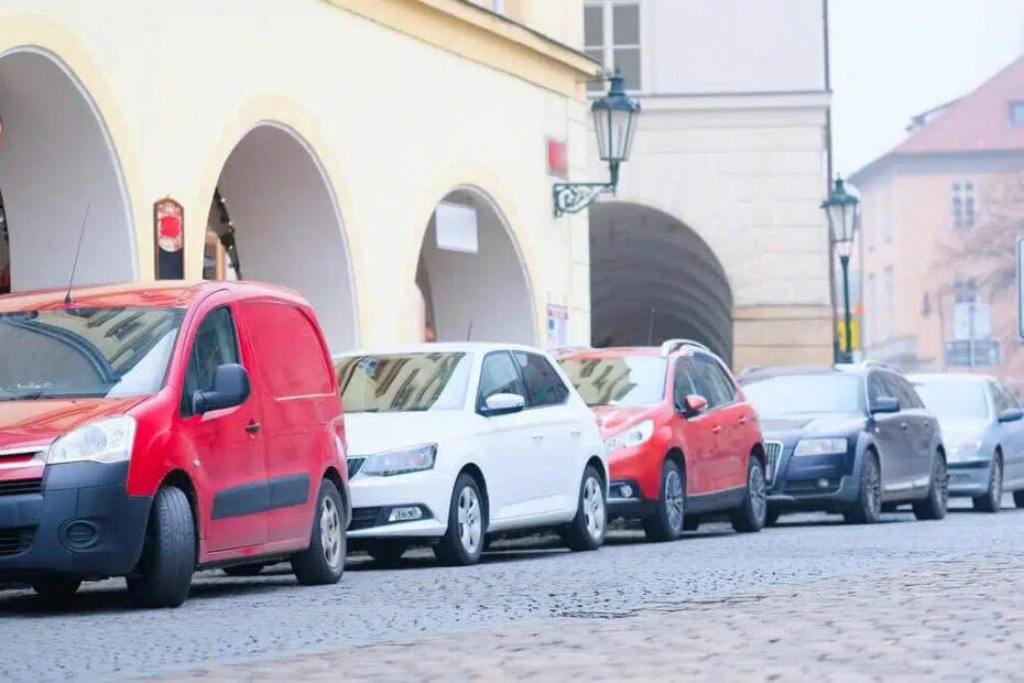 Parar em fila dupla é infração de trânsito​?